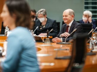 Scholz und Bas rufen zu Solidarität in Corona-Krise auf