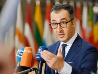 Özdemir prüft Schritte gegen Verkauf von Lebensmitteln unter Produktionspreis