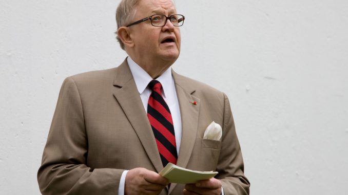 Ahtisaari,_Martti_(1937) Joi Ito, CC BY 2.0, via Wikimedia Commons