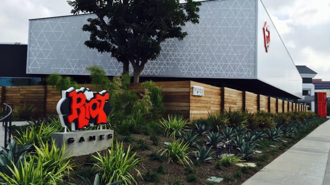 Chris Yunker, CC BY 2.0, via Wikimedia Commons