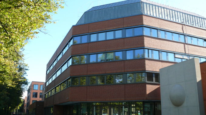 RKI in der Seestraße 10 in Berlin - Bild: Fridolin freudenfett, CC BY-SA 4.0, via Wikimedia Commons