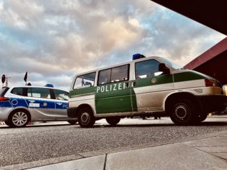 Polizei geht einkaufen: Paar in Quarantäne ruft wegen Lebensmittelknappheit Beamte