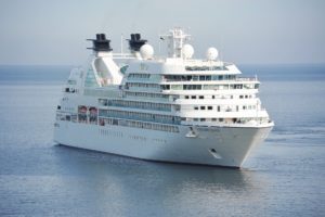 Betrieb auf zwei deutschen Kreuzfahrtschiffen wegen Coronafällen unterbrochen