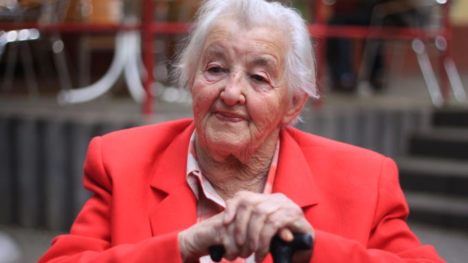 Seniorin - Bild: gravitat-OFF/CC BY 2.0