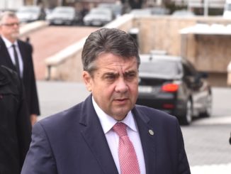 Gabriel nimmt Schröder in Debatte um Russland vorsichtig in Schutz
