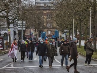 Erneut tausende Teilnehmer bei Demonstrationen gegen Corona-Maßnahmen