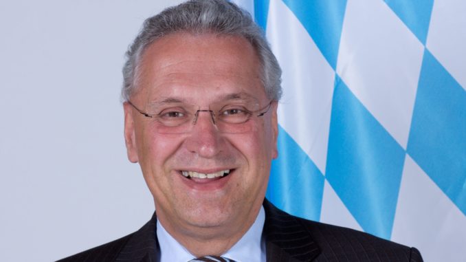 Bayerischer Innenminister Joachim Herrmann - Bild: Sven Teschke - Lizenz: CC BY SA 2.0