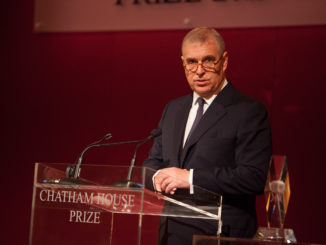 Frau soll Prinz Andrew mit „jungem Mädchen“ in Nachtclub gesehen haben