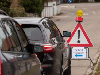 Wegen steigender Corona-Infektionszahlen zeichnet sich Engpass bei Testkapazitäten ab