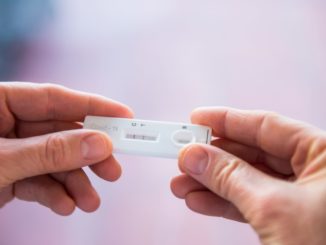 RKI: Bundesweite Sieben-Tage-Inzidenz sinkt stark auf 826