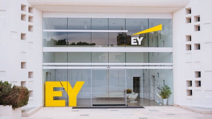 Symbolbild: Wirtschaftsprüfer EY - Bild: WallpaperFlare