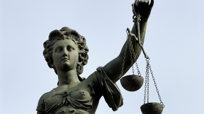 flash_up_symbolbild_ (42) Die Justitia - ein Symbol der Rechtsstaatlichkeit