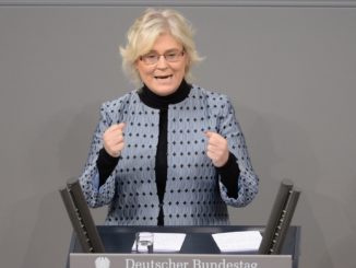 Lambrecht verurteilt russischen Aufmarsch an ukrainischer Grenze scharf