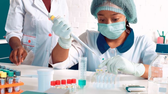 Female African medical students, young graduates in research laboratory or medical test lab perform various testing on patient samples. nucleic acids test to detect SARS-CoV-2 in patient samples. PCR-Test - Bild: anyaivanova via Twenty20