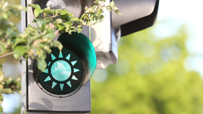 Ampel mit Sonnen-Schablone - Bild: E.ON