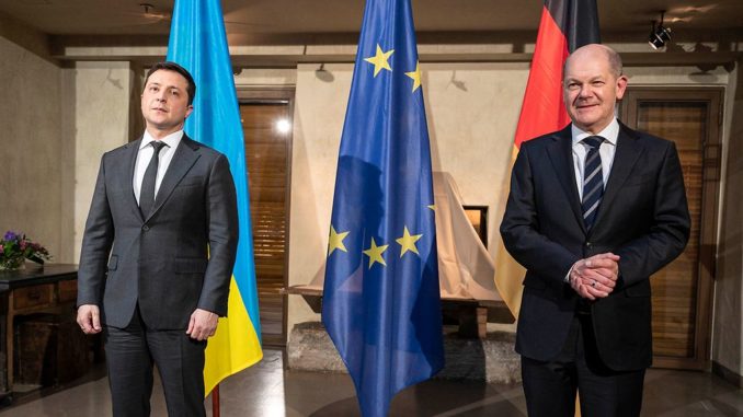 Olaf Scholz (re.) und Wolodymyr Selenskyj (li.) - Bild: Bundesregierung/Bergmann