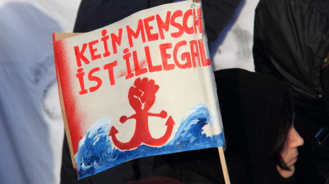 Kein Mensch ist illegal - Bild: Rasande Tyskar/CC BY-NC 2.0