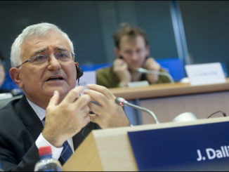 Früherer EU-Gesundheitskommissar Dalli muss sich in Malta vor Gericht verantworten