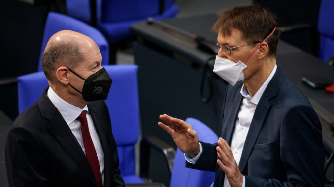 Karl Lauterbach und Olaf Scholz - Bild: Bundestag/Tobias Koch