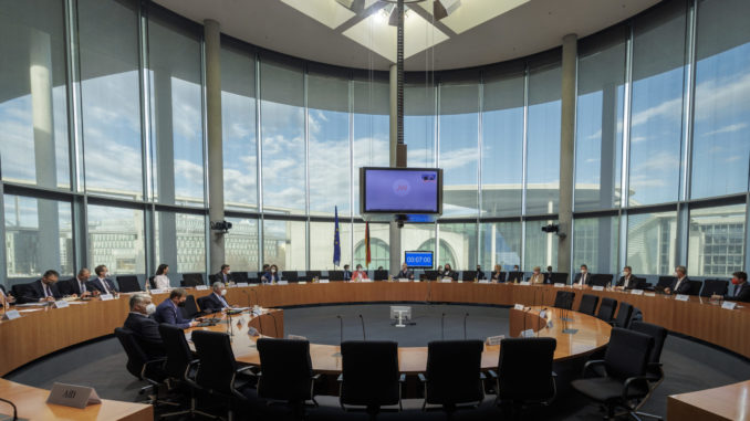 Verteidigungsausschuss - Bild: Janine Schmitz/photothek