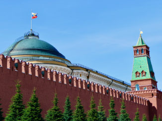 EU setzt Sanktionen gegen russische Oligarchen und Kreml-Sprecher Peskow in Kraft