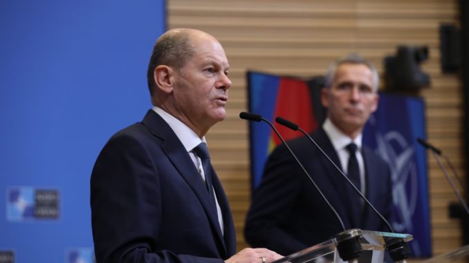 Olaf Scholz mit NATO-Generalsekretär Jens Stoltenberg - Bild: NATO North Atlantic Treaty Organization