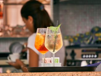 Gastgewerbe verlor durch Corona-Krise rund 100.000 Beschäftigte