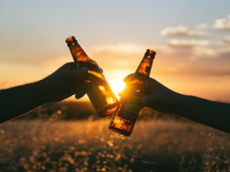 Die Fastenzeit: Handyfasten oder Verzicht auf Alkohol? Die Fastenzeit: Handyfasten oder Verzicht auf Alkohol?