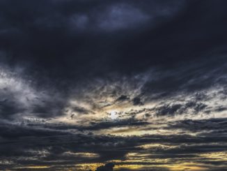 Verwüstung und Tote durch Orkantief in weiten Teilen Europas