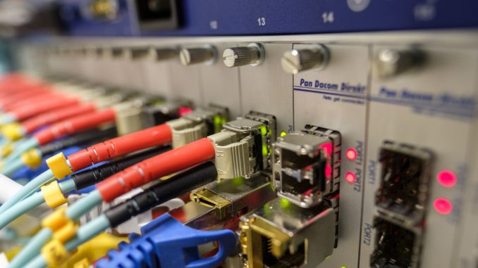 fiber-optic-4393369_1920 Glasfaser