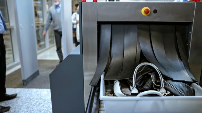 Sicherheitskontrolle am Flughafen