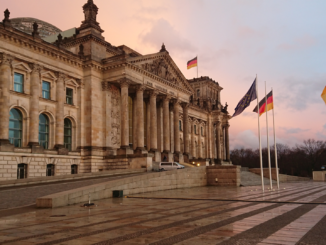 Merz will Ampel mit Antrag zu schweren Waffen für Ukraine unter Druck setzen