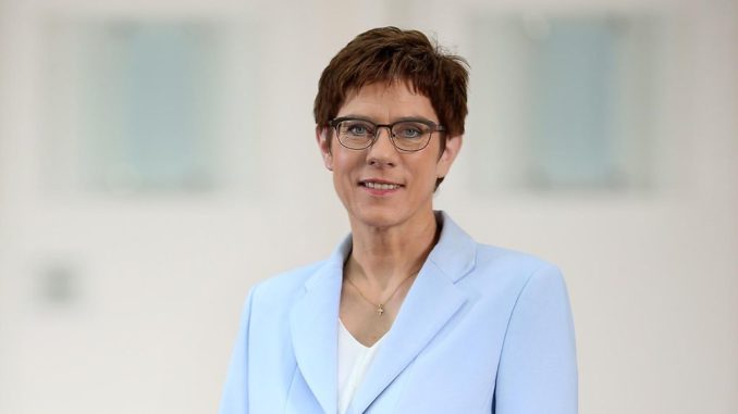 Annegret Kramp-Karrenbauer - Bild: Sebastian Wilke/Bundeswehr