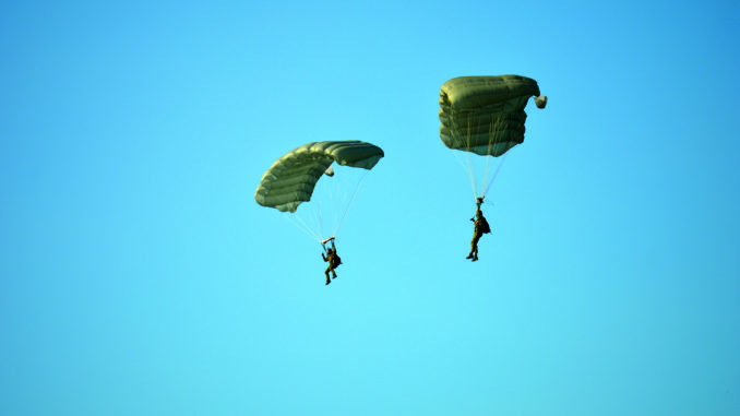 Symbolbild: Fallschirmjäger