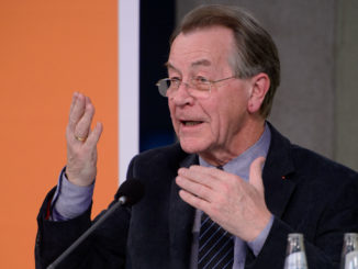 Ex-SPD-Chef Müntefering kritisiert Schröders mutmaßliche Moskau-Reise