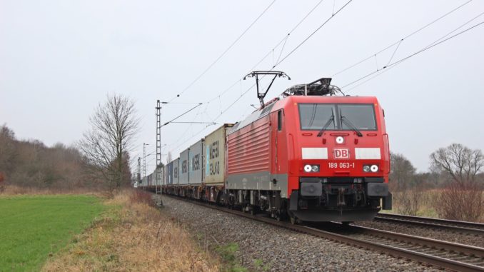 Containerzug der Deutschen Bahn - Bild: Frederik Lampe/CC BY 2.0