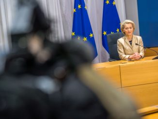 Von der Leyen sieht bei Besuch in Ungarn „Fortschritte“ im Streit um EU-Ölembargo