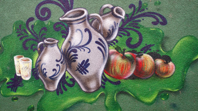 Illustrierter Apfelwein im Bembel - Bild: Andre Douque/CC BY-ND 2.0