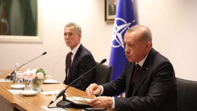 Erdogan (re.) und Stoltenberg (li.) - Bild: NATO North Atlantic Treaty Organization