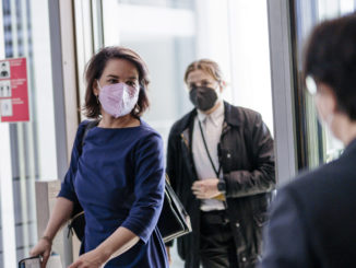 Baerbock ruft in Ukraine-Konflikt zu „klarer Haltung“ ohne Angst auf