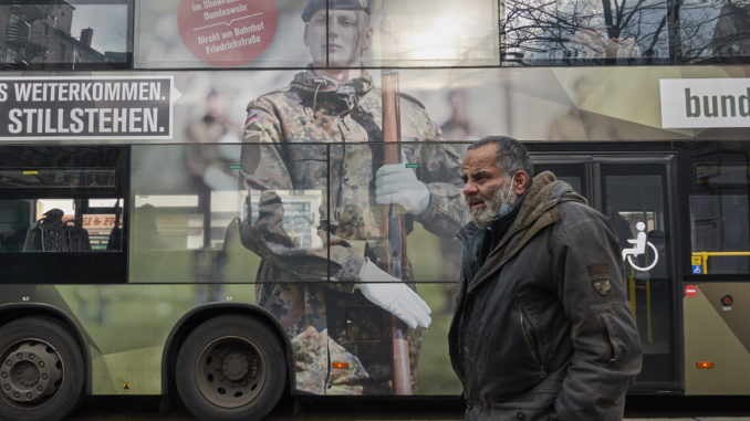 Bundeswehr-Werbung auf einem Linienbus - Bild: Matthias Berg/CC BY-NC-ND 2.0