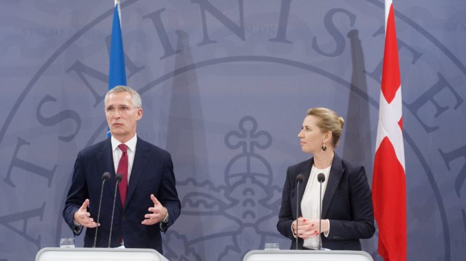 Jens Stoltenberg (li.) und Mette Frederiksen (re.) - Bild: NATO North Atlantic Treaty Organization