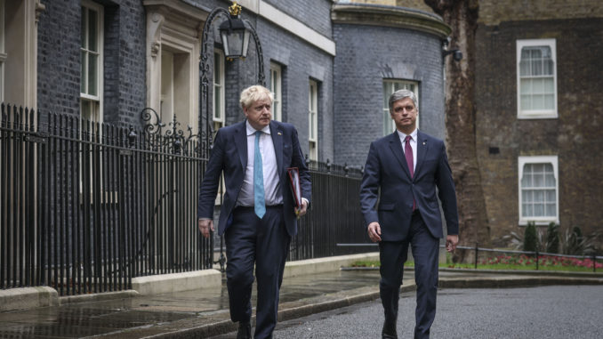 Boris Johnson (li.) - Vadym Prystaiko (re.) - Bild: Tim Hammond / No 10 Downing Street