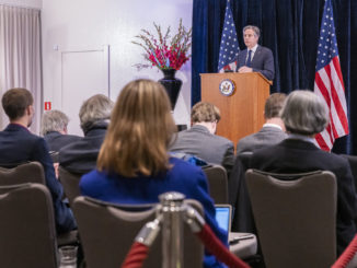 Kuleba fordert bei Treffen mit Blinken weitere Waffen für die Ukraine