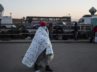 Tausende Ukrainer fliehen aus belagerten Städten