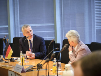 Lambrecht und Stoltenberg stellen weitere Truppen für Nato-Ostflanke in Aussicht