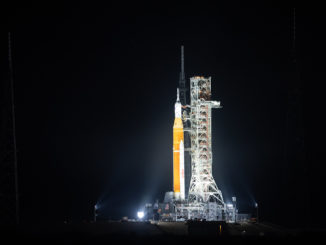 Nasa bringt riesige SLS-Rakete erstmals zu Startrampe