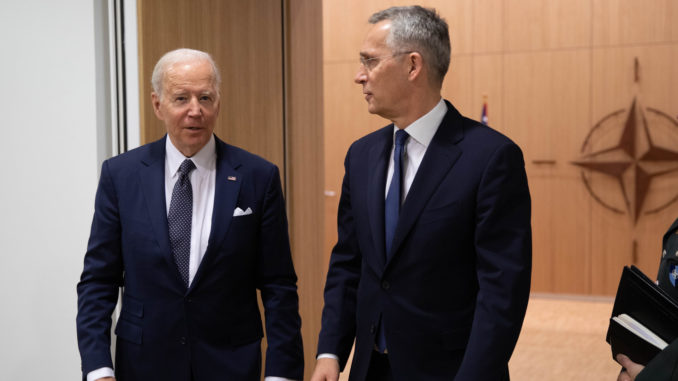 Joe Biden mit Jens Stoltenberg - Bild: NATO North Atlantic Treaty Organization