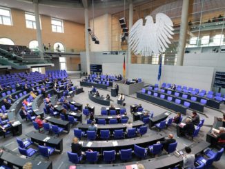 Bundestag stimmt Wegfall der meisten Corona-Beschränkungen zu