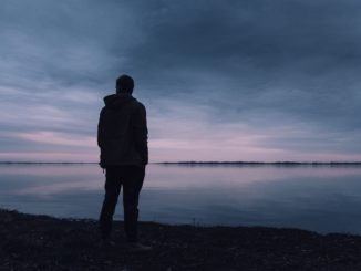 Corona-Krise macht Frauen unglücklicher als Männer